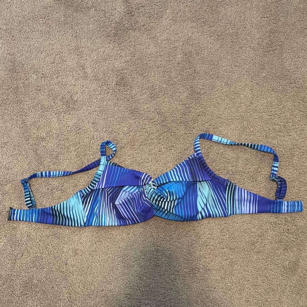 Athleta twist front bra bikini top